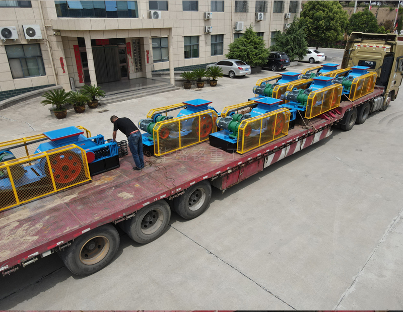 小型輥式制砂機