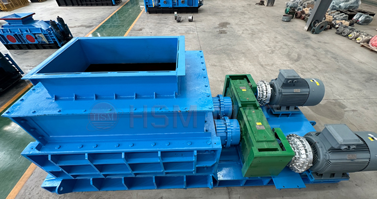 挖機開挖料破碎篩分設備 挖機開挖料破碎篩分設備