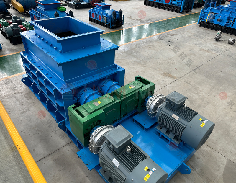  廢舊瀝青路面能用強(qiáng)力分級破碎機(jī)進(jìn)行破碎處理嗎